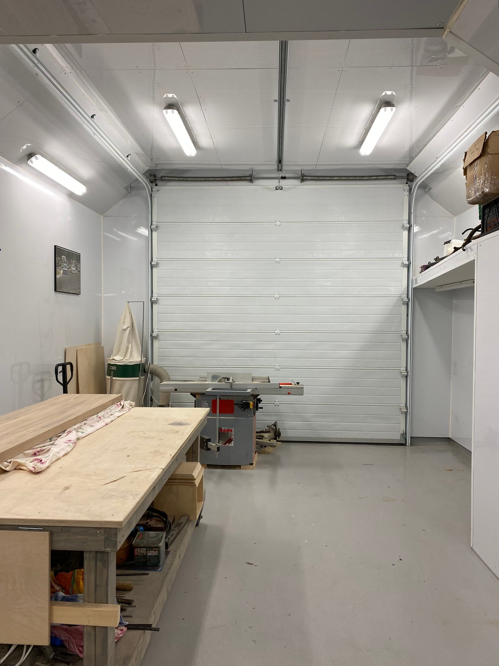 God takhøgd, stor port som går heilt under taket Galleribilde