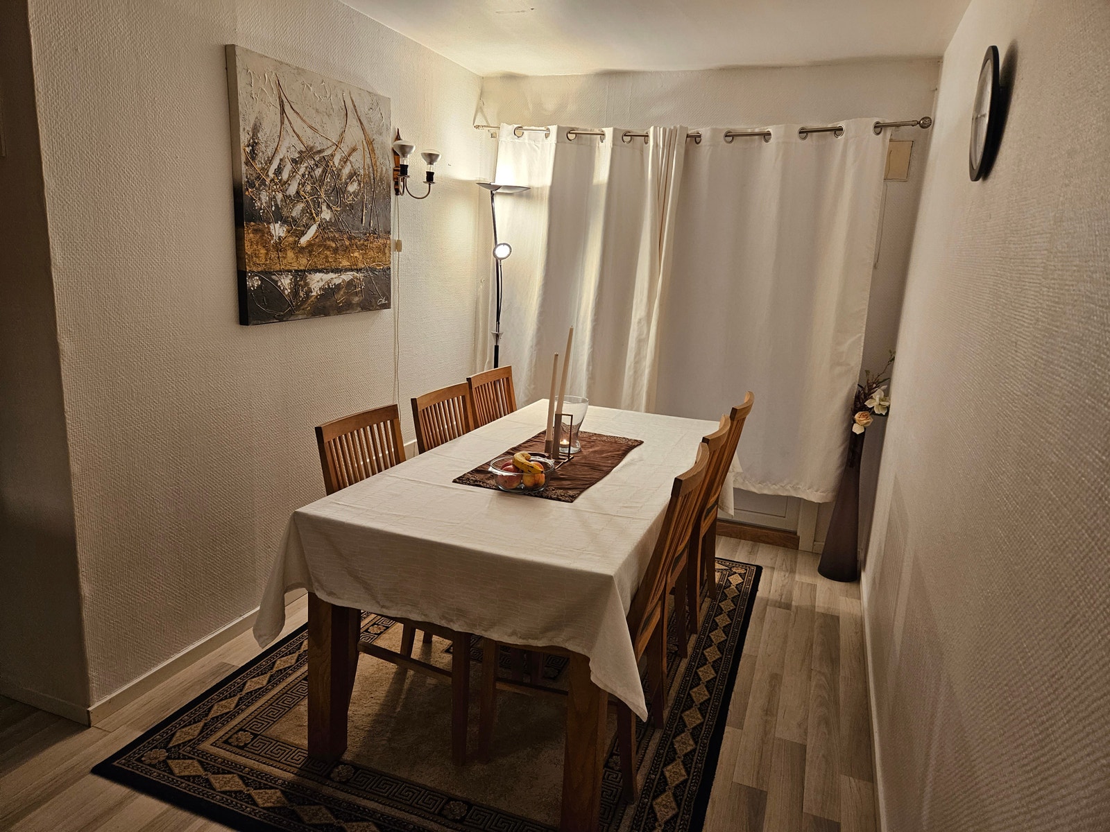 Spisebord plass Galleribilde