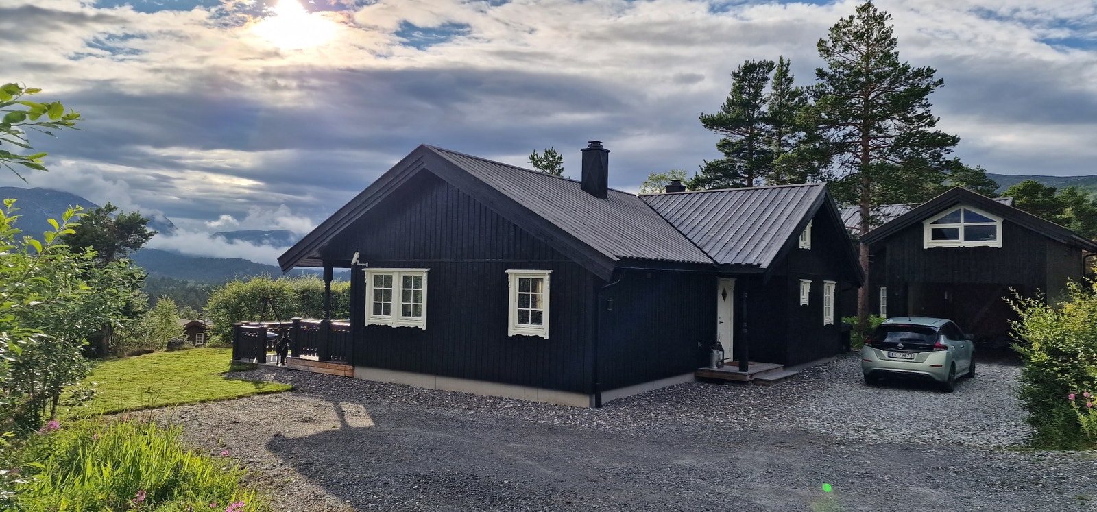 Mange parkeringsplasser og stort lekeområde Galleribilde