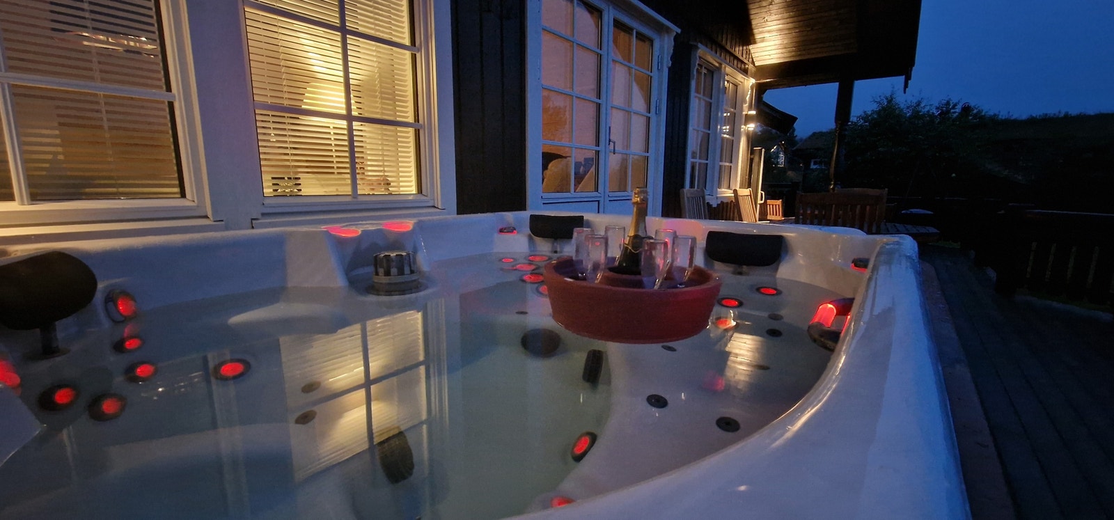 Saltvannsjacuzzi (mot tillegg) Galleribilde