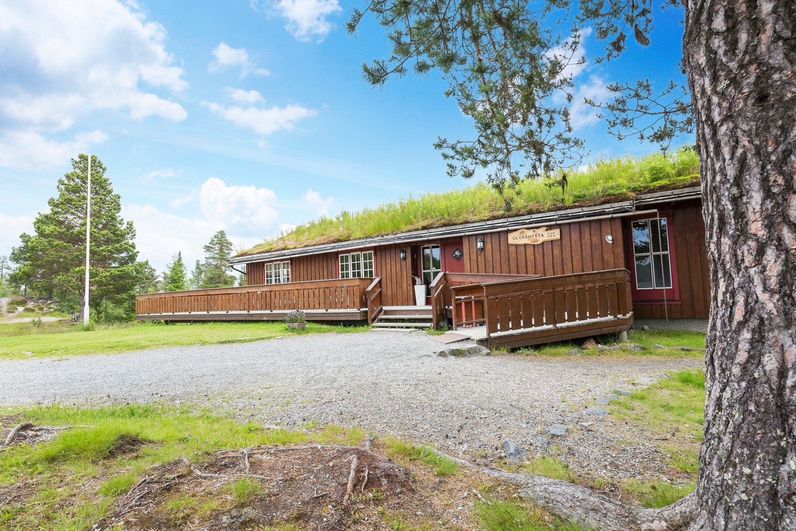 Ulvåshytta og Ulvåsen er et populært sted for den aktive. Oppkjørte skiløyper på vinters tid, og mange fine turstier på sommers tid. Galleribilde