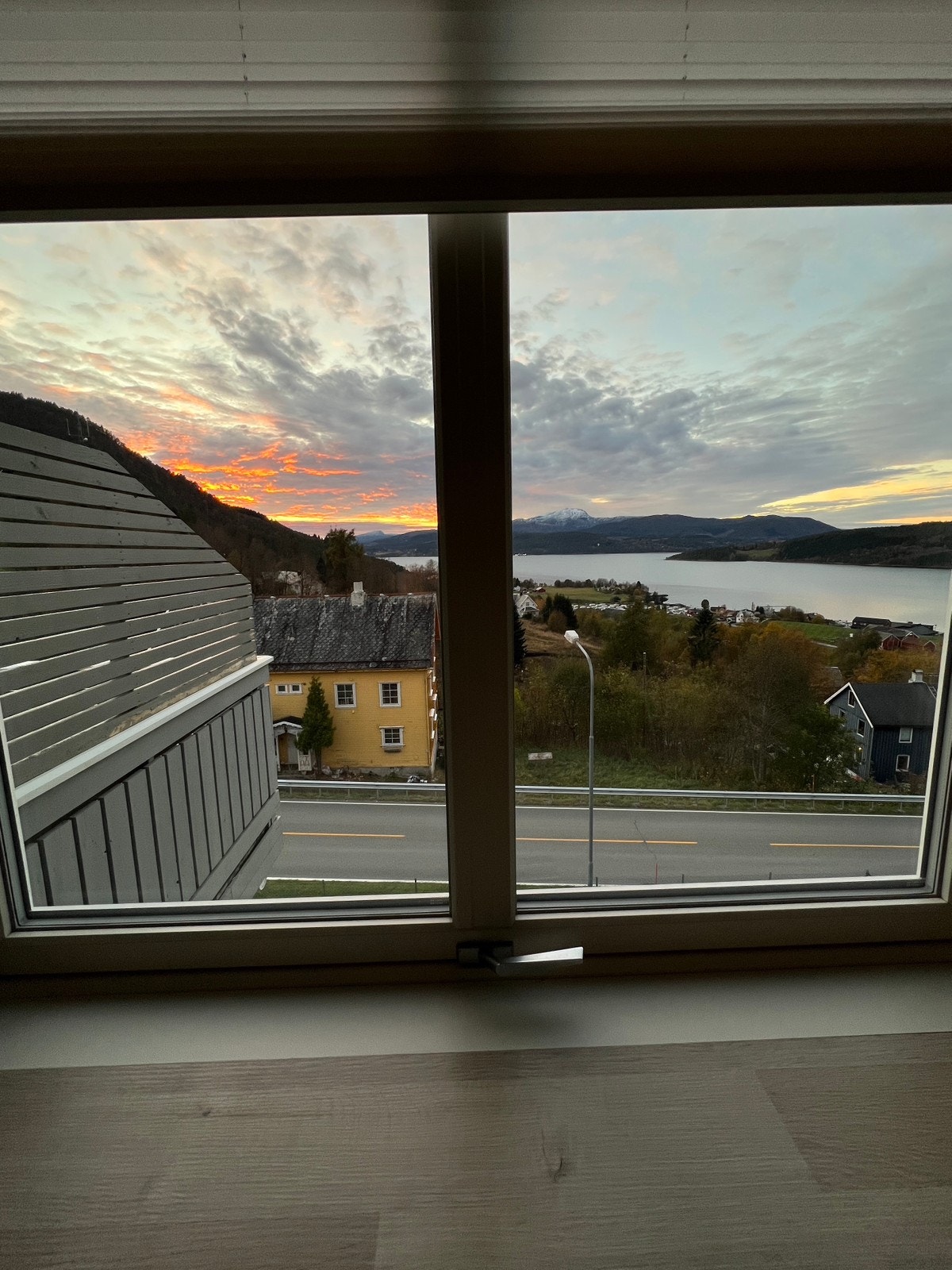 Utsikt kjøkkenvindu. Galleribilde