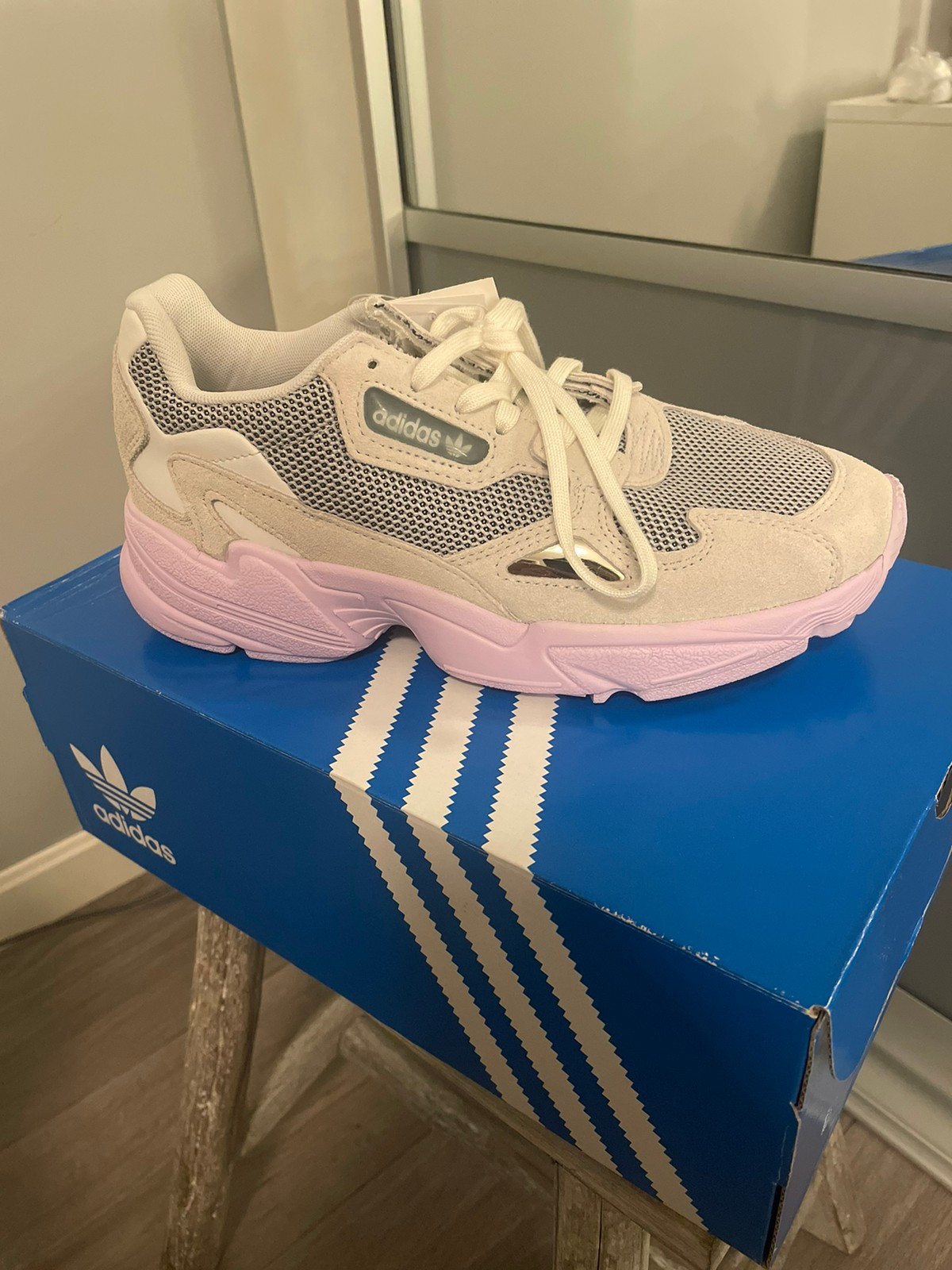 Adidas falcon W FINN torget