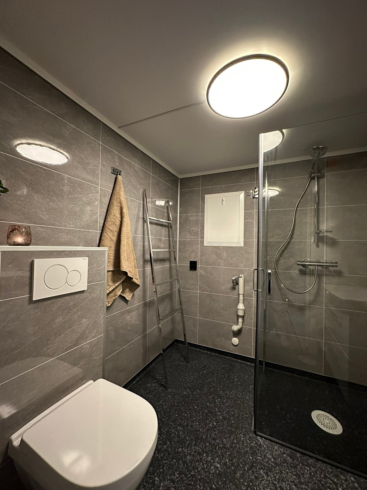 Bad m/opplegg til vaskemaskin Galleribilde