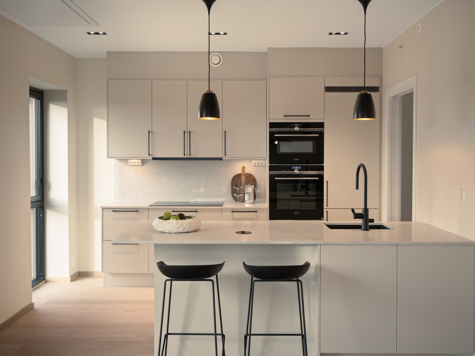 Kjøkken fra Sigdal med kjøkkenøy Galleribilde