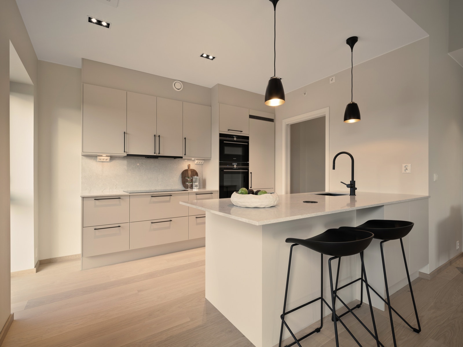 Kjøkken fra Sigdal med kjøkkenøy Galleribilde