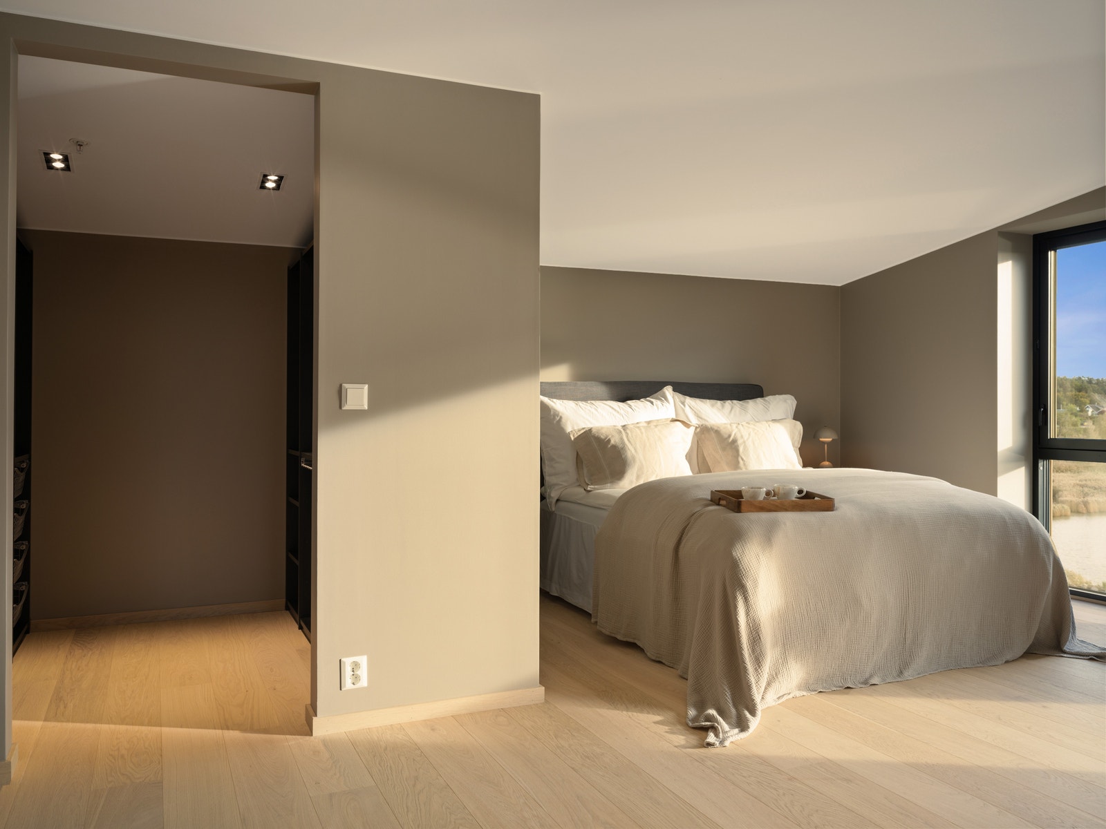 Hovedsoverom med walk-in-closet Galleribilde