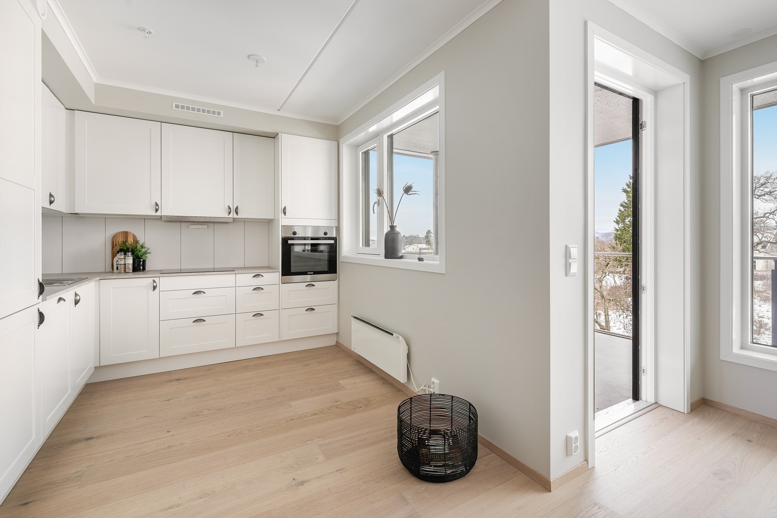 Kjøkken med integrerte hvitevarer - bilde fra tilsvarende leilighet 301 Galleribilde