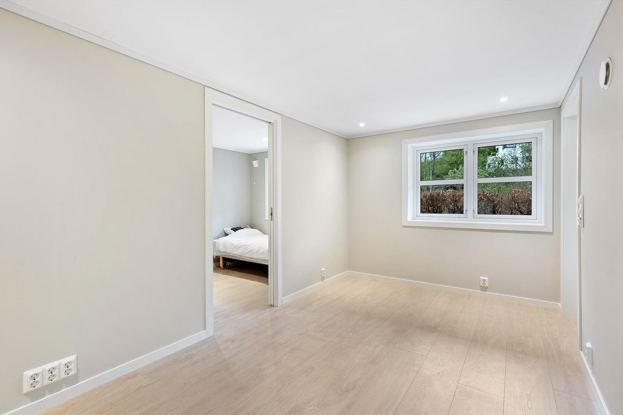 Dimbare spotter i taket -gjennomgående. Gulvvarme i stuen. Galleribilde