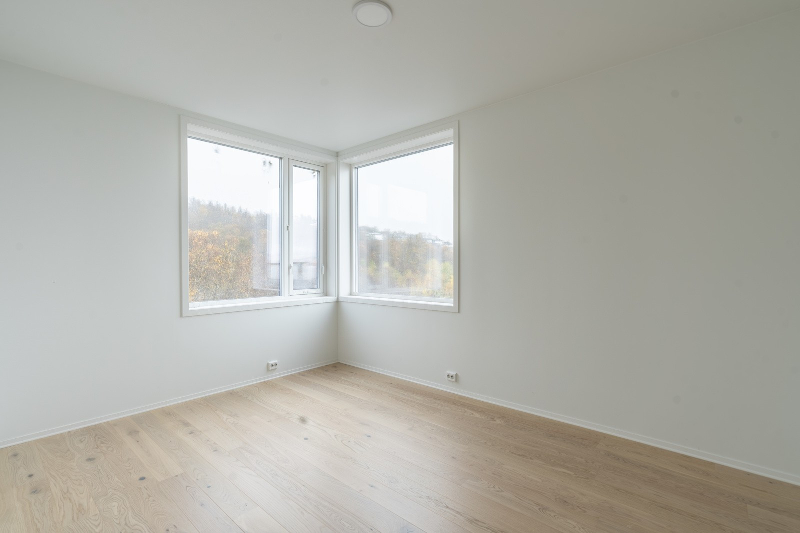 Romslige soverom som vender ut mot stille og rolige omgivelser.