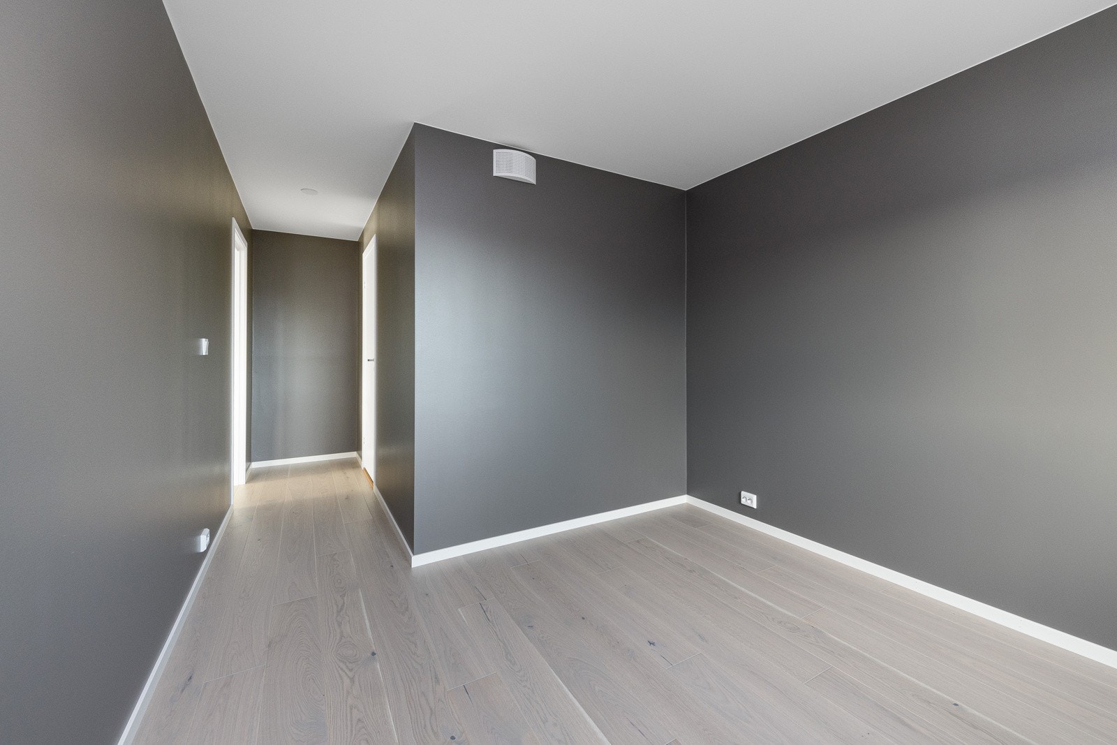 Fra soverommet er det direkte adkomst til "eget" bad. Galleribilde