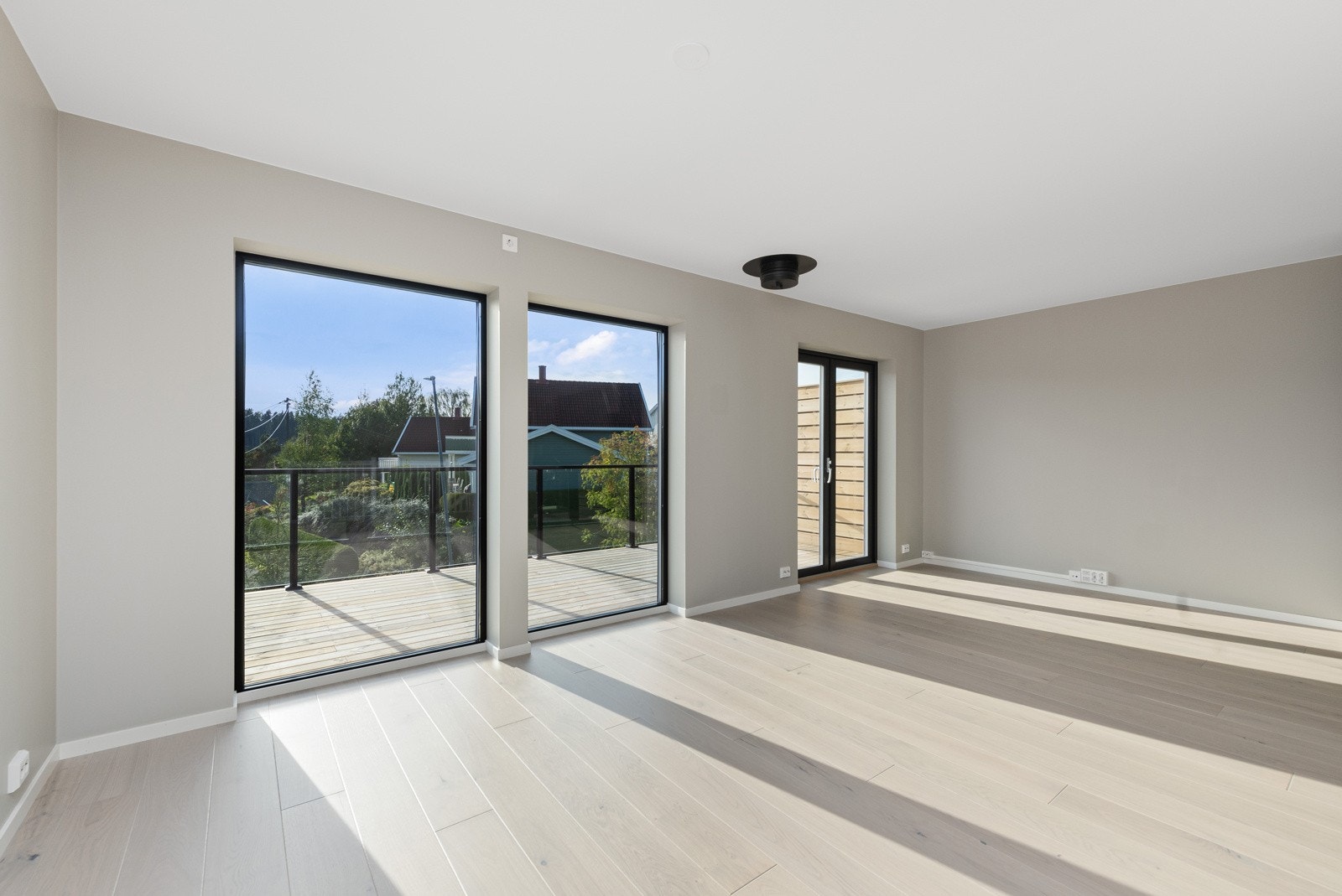 Det er montert pipe slik at ildsted kan enkelt kan montres Galleribilde