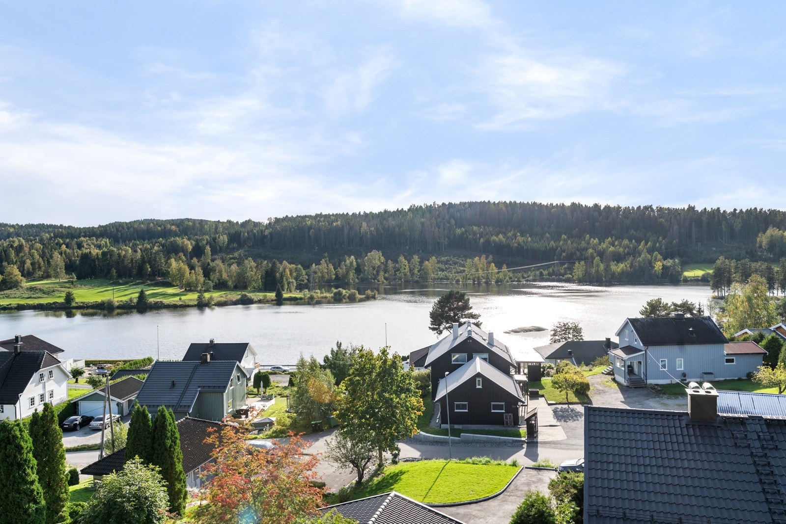 Fra takterrassen er det panorama utsikt utover vannet Våg og kulturlandskapet rund. MÅ SEES! Galleribilde