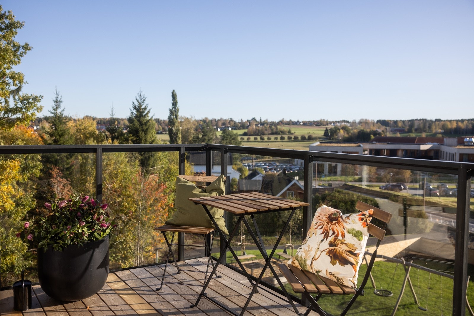 Flott utsyn som gir ro i sjela! Bilde fra balkongen til leil E4028. Galleribilde