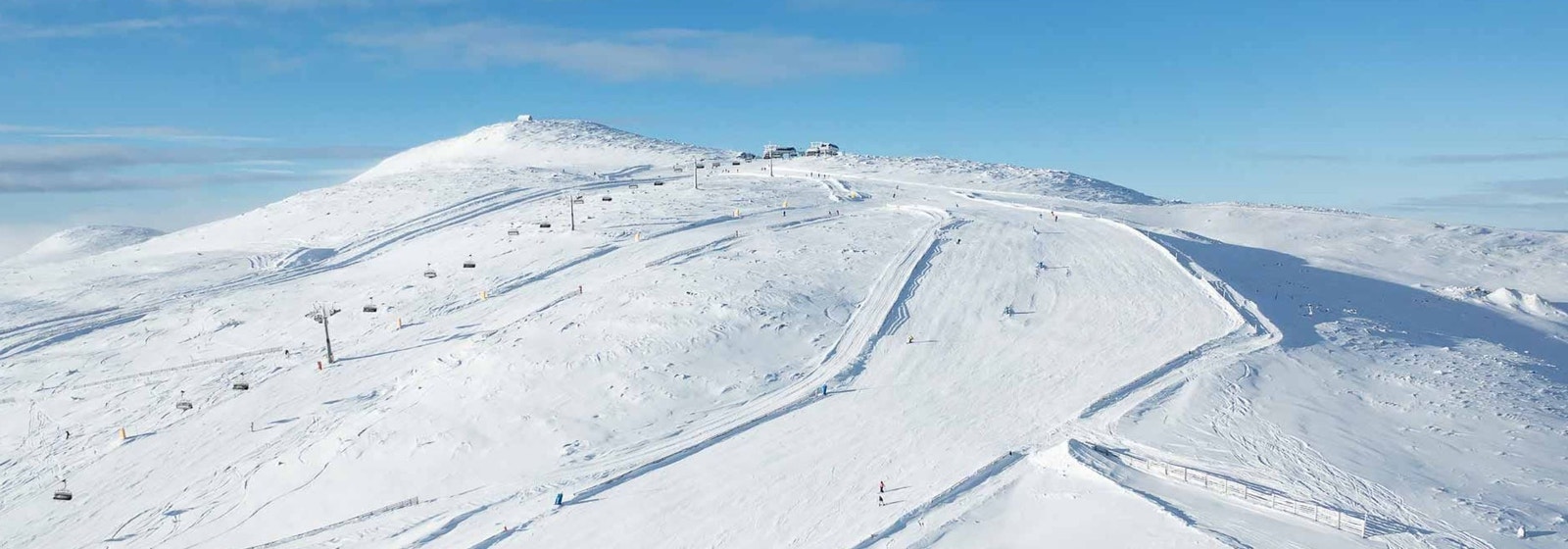 Fra toppen av alpinbakker en fin dag Galleribilde