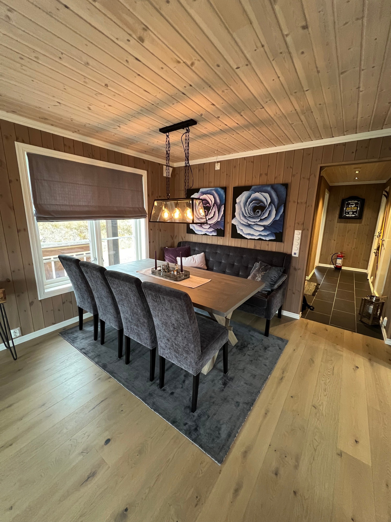 Koselig spisestue, bord kan utvides Galleribilde