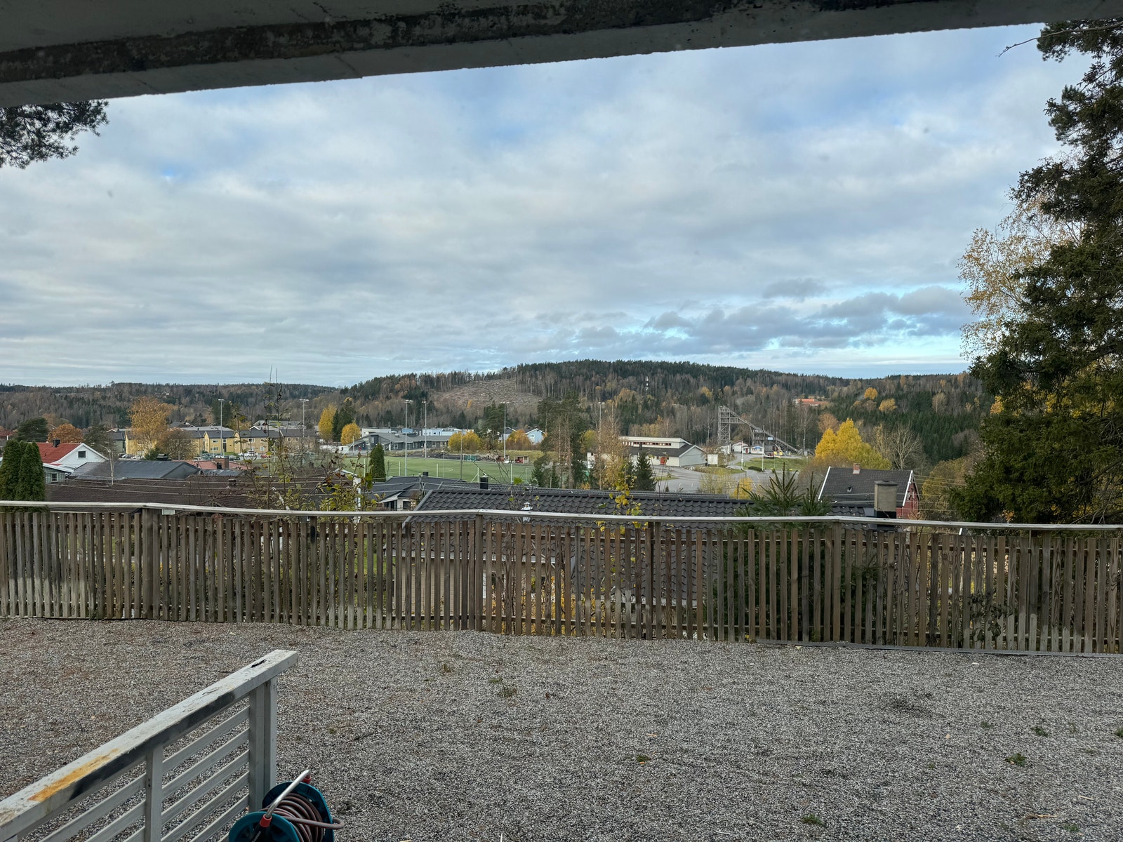 Fin utsikt over fotballbane. Galleribilde