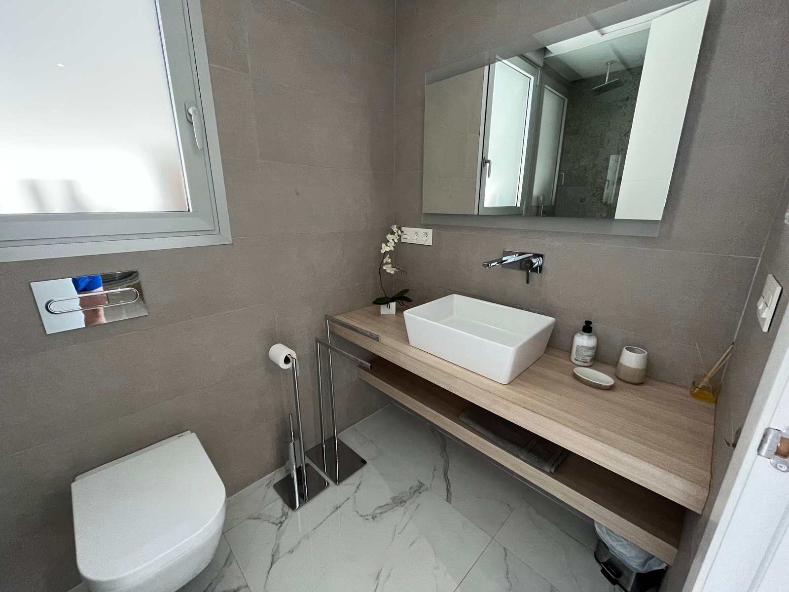 Gjeste bad Galleribilde