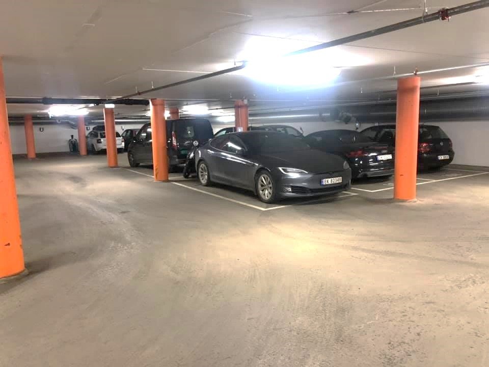 Mulig å leie P plass, med EL-Lader Galleribilde