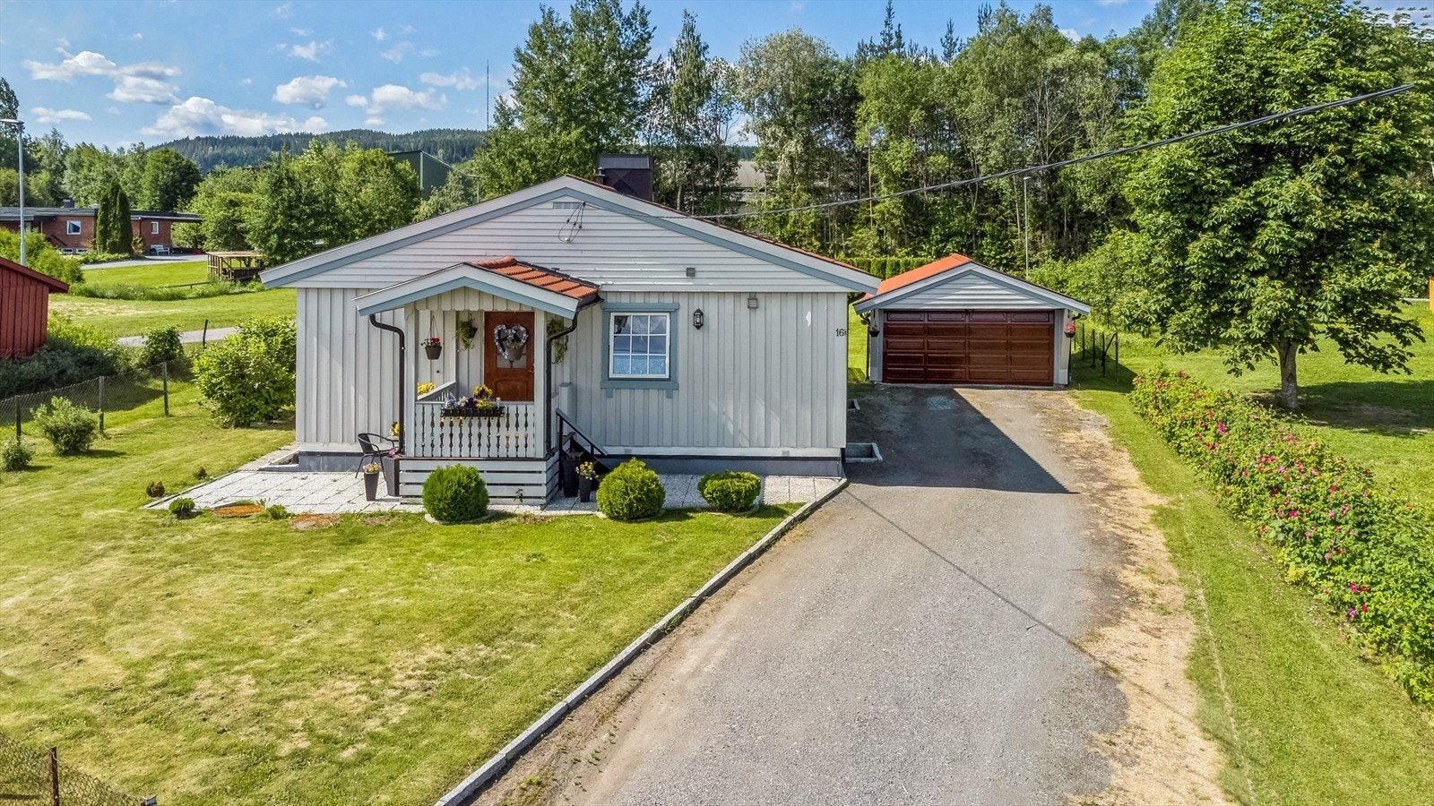 Hybelen ligger i underetasjen til en fin bolig i et hyggelig nabolag Galleribilde