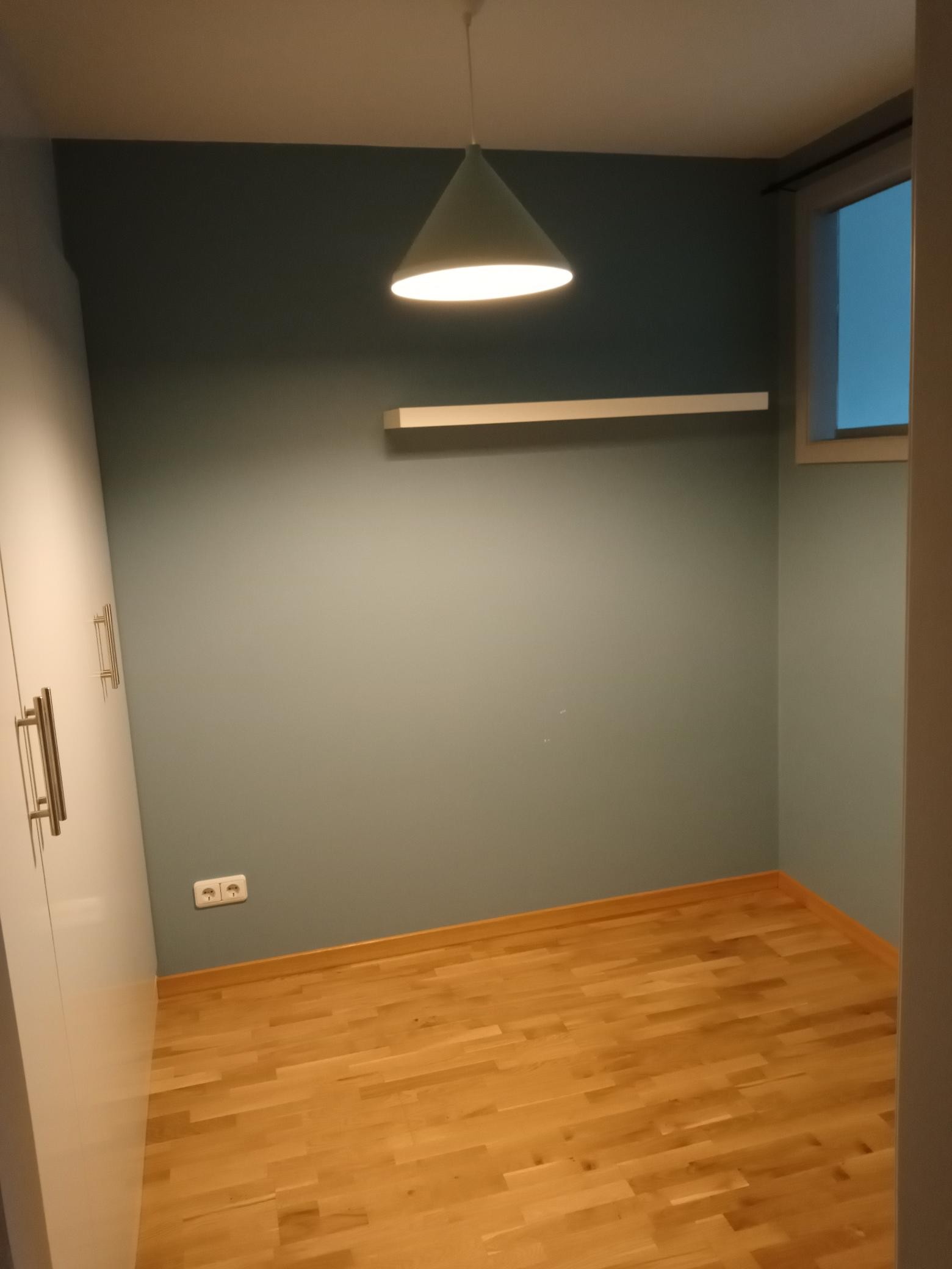 Sovealkove med garderobeskap Galleribilde