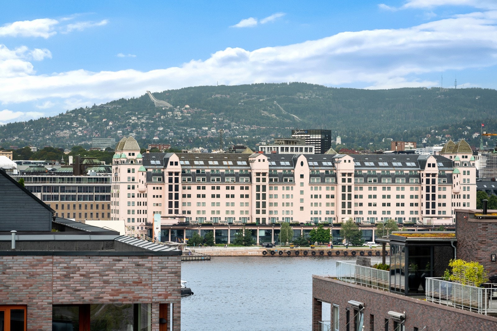 og over Oslo sentrum Galleribilde