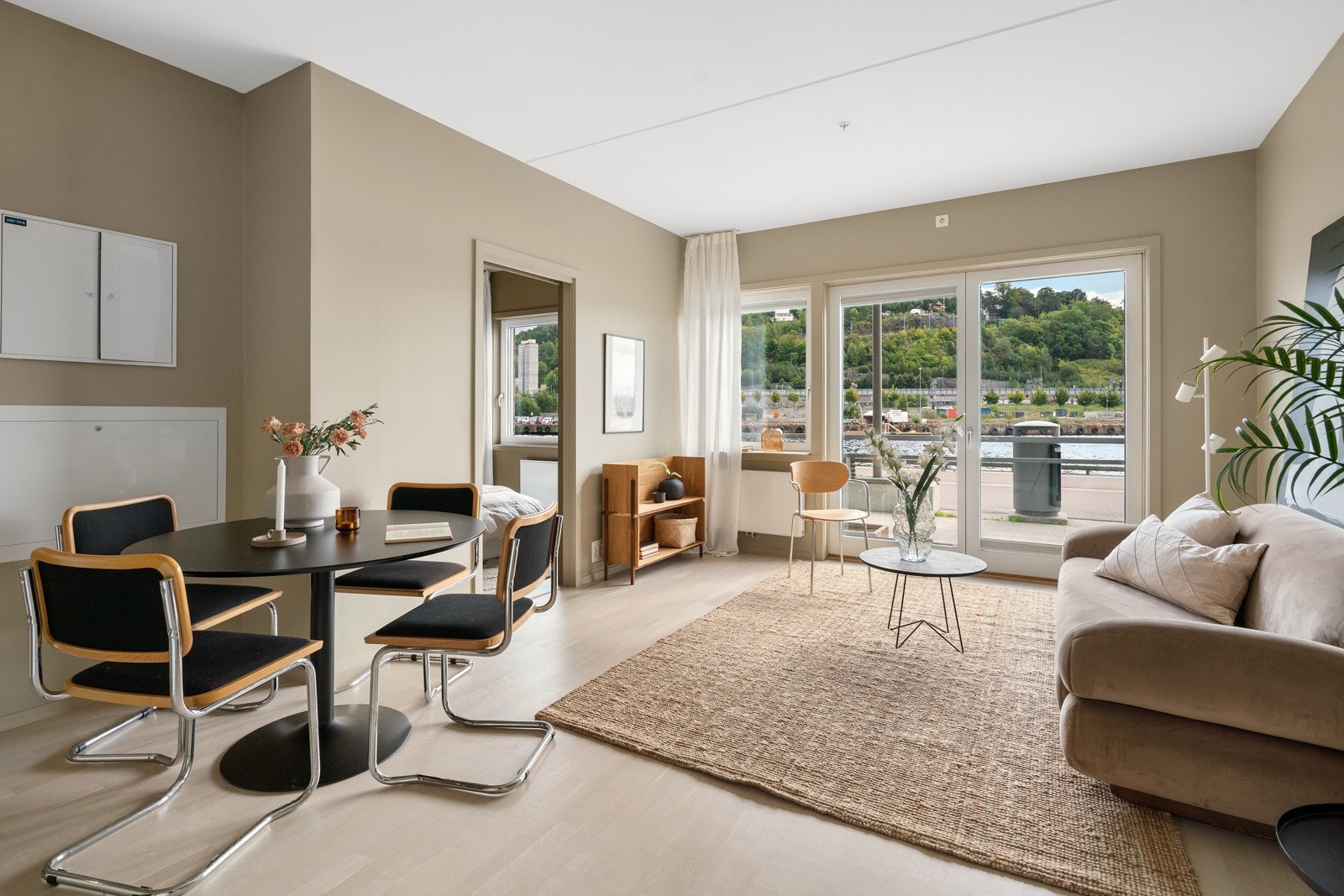 Velkommen til Sørengkaia 106, en stilsikker 2-roms på bryggekanten. Galleribilde