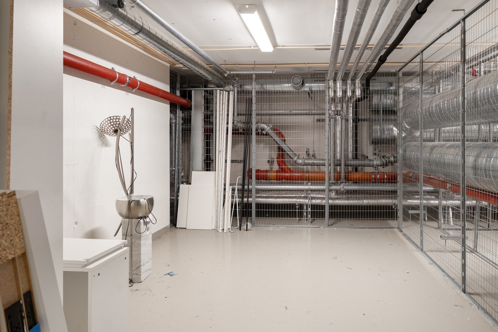 Leiligheten disponerer en privat bod på hele 15 kvm. Galleribilde