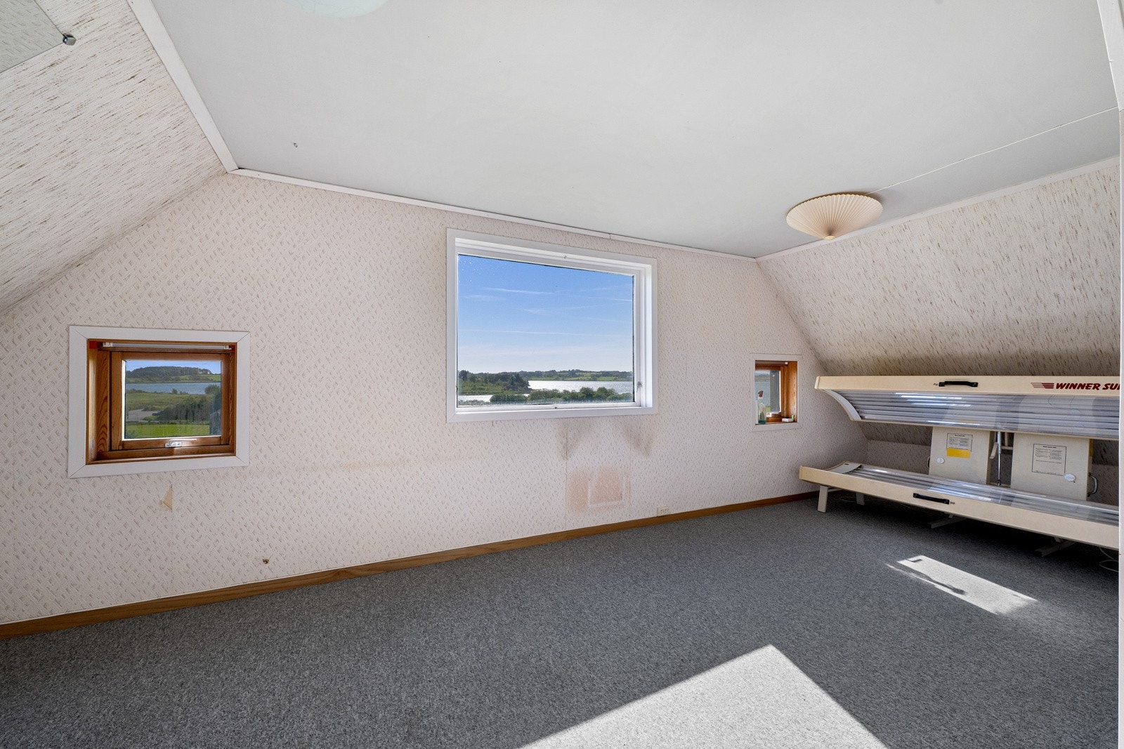 I andre etasje er det en stor, todelt loftstue. Galleribilde