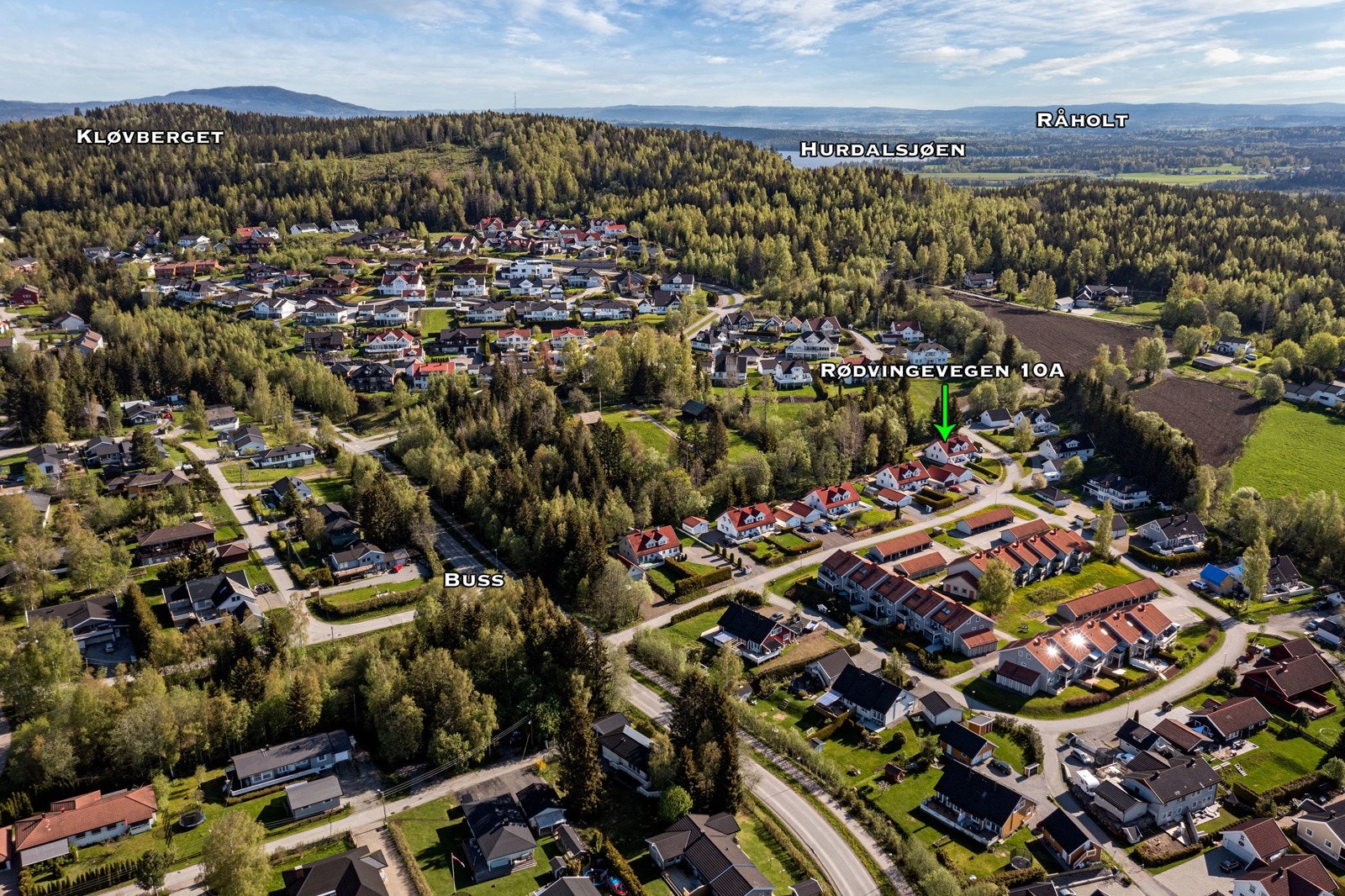 Maura er et populært sentrumsområde i Nannestad, med kort vei til flotte friluftsområder på Nordåsen, badeplasser i Hurdalssjøen og alpinanlegg i Åslia med både ski- og snowboard-skole. I Maura er det tre dagligvarebutikker Galleribilde