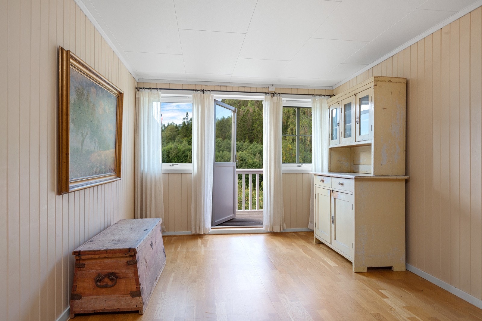 Hovedbygningen har fem soverom i andre etasje Galleribilde