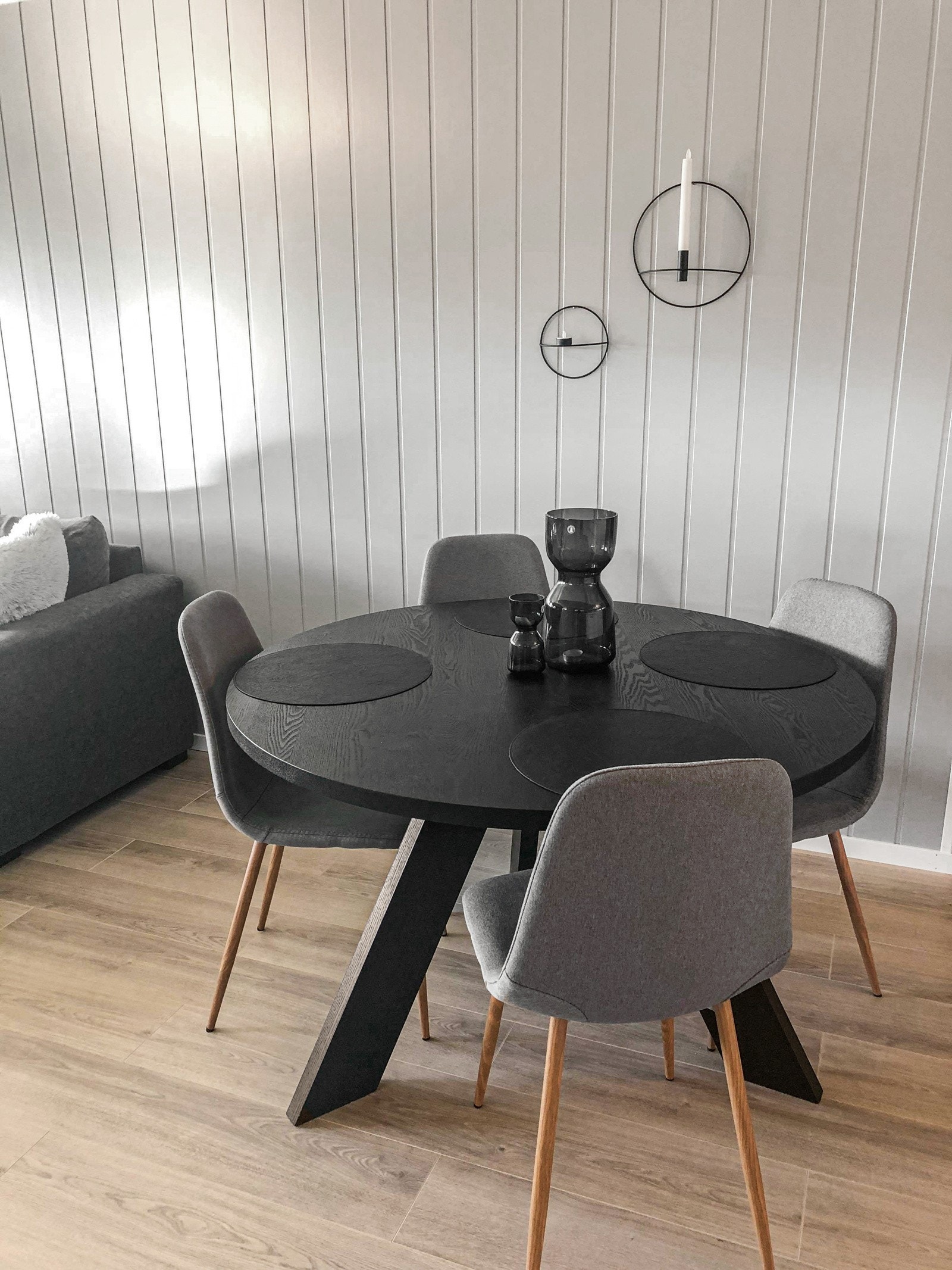 Det er fint med plass til et spisebord i kontakt med kjøkkenet. Galleribilde