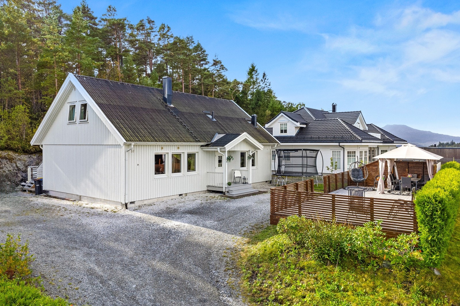 Boligen ligger i et attraktivt boligområde i Valvatnafeltet med flott utsikt. Galleribilde