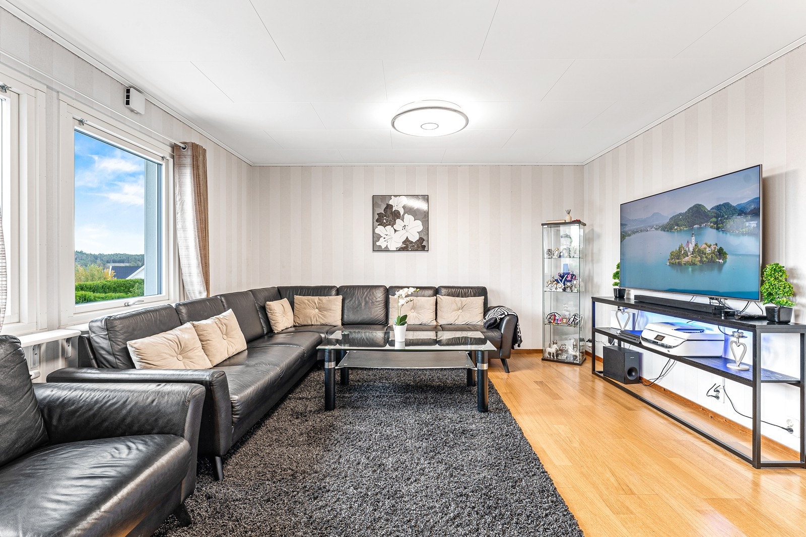Den sosiale sonen har adskilt stue og kjøkken. Galleribilde