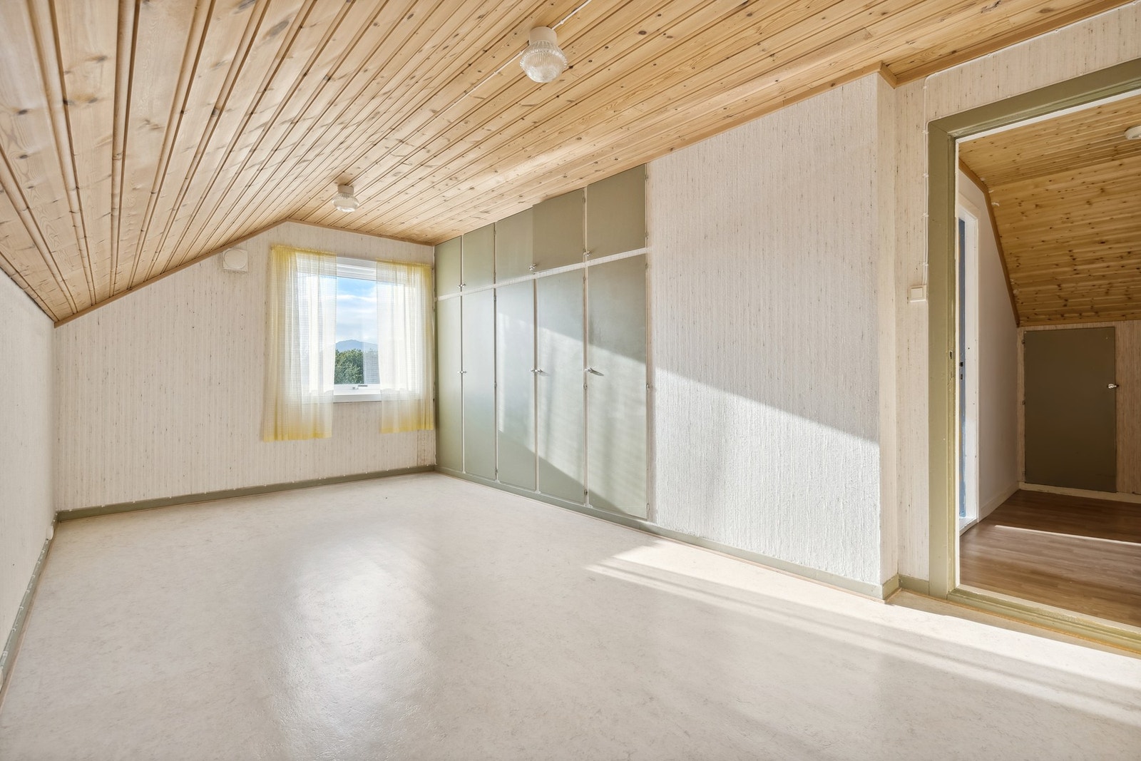 Det er totalt fire soverom i loftsetasjen. Galleribilde