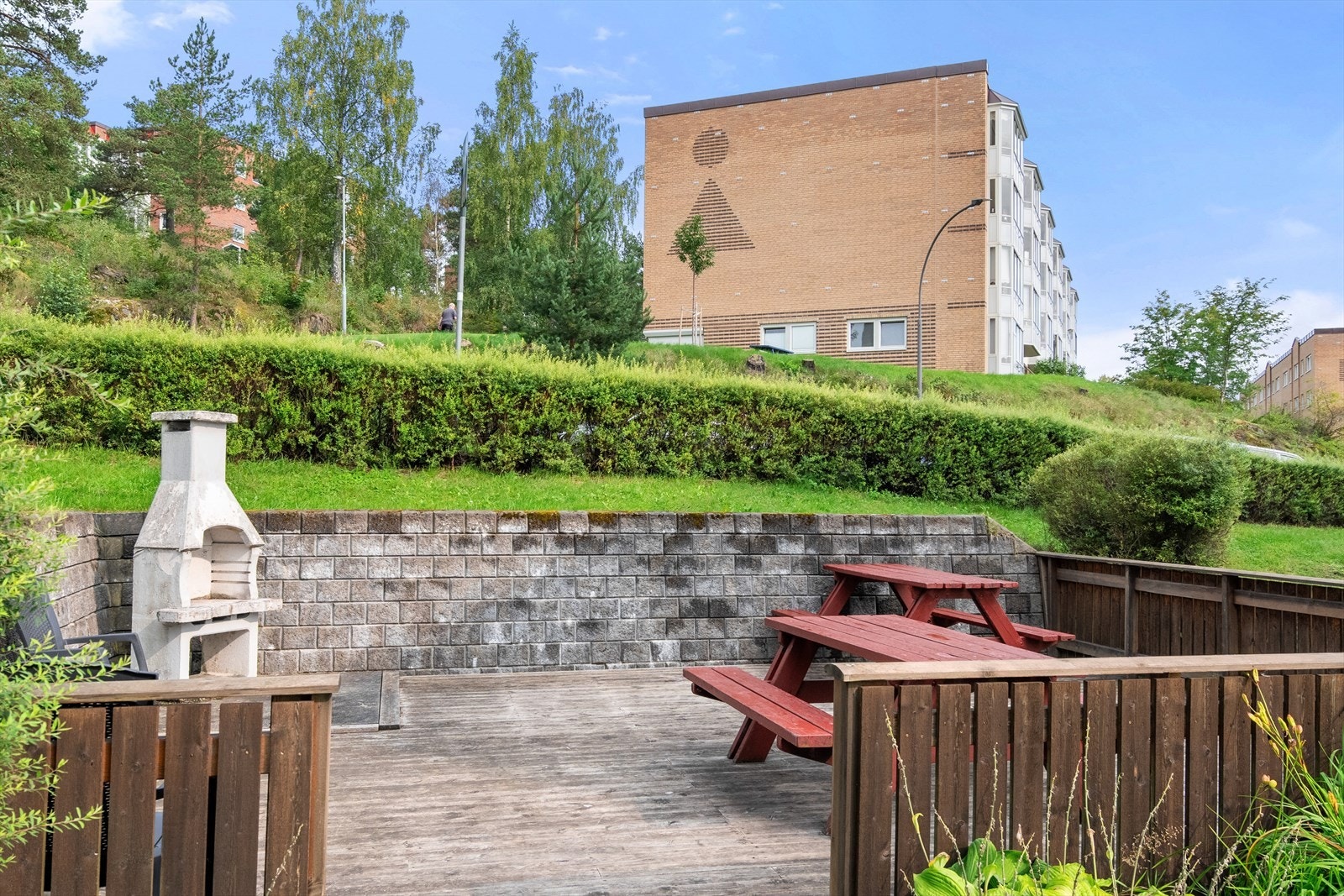 Området har hyggelige sittegrupper, grillmuligheter og mye mer! Galleribilde