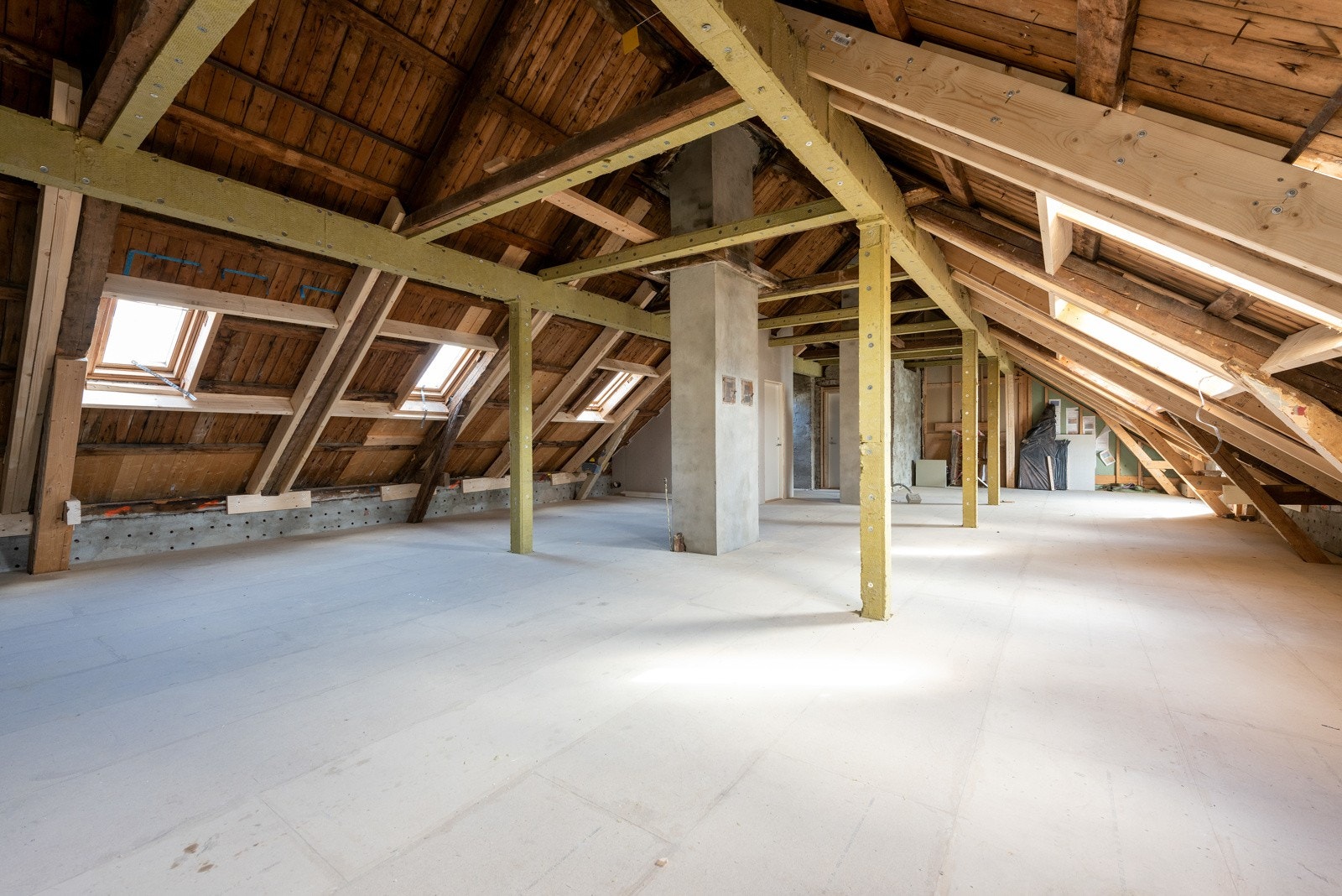 Uinnredet loftseksjon. Galleribilde