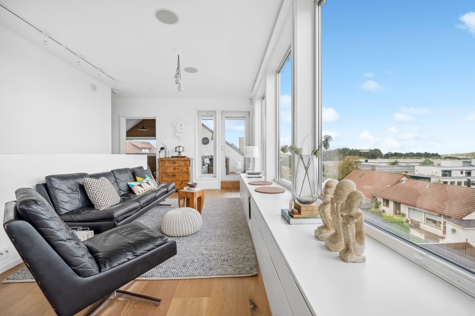 Her kan man koble av å nyte den nydelige utsikten. Galleribilde