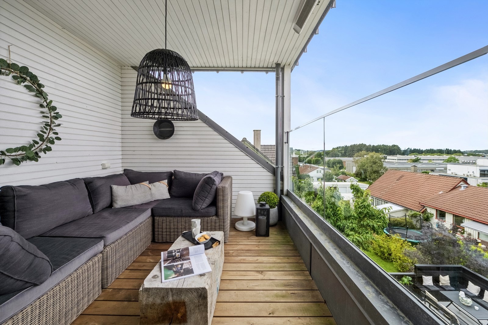 2.etasje har i tillegg utgang til en trivelig balkong. Galleribilde
