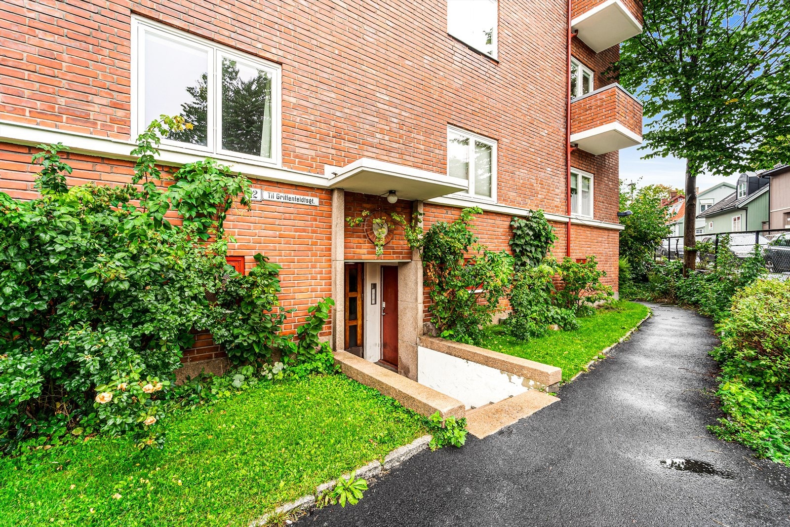 Nabolaget er omkranset av grøntområder og med Akerselvas naturskjønne promenade som en av flere gode naboer kan man ikke annet enn trives. Galleribilde