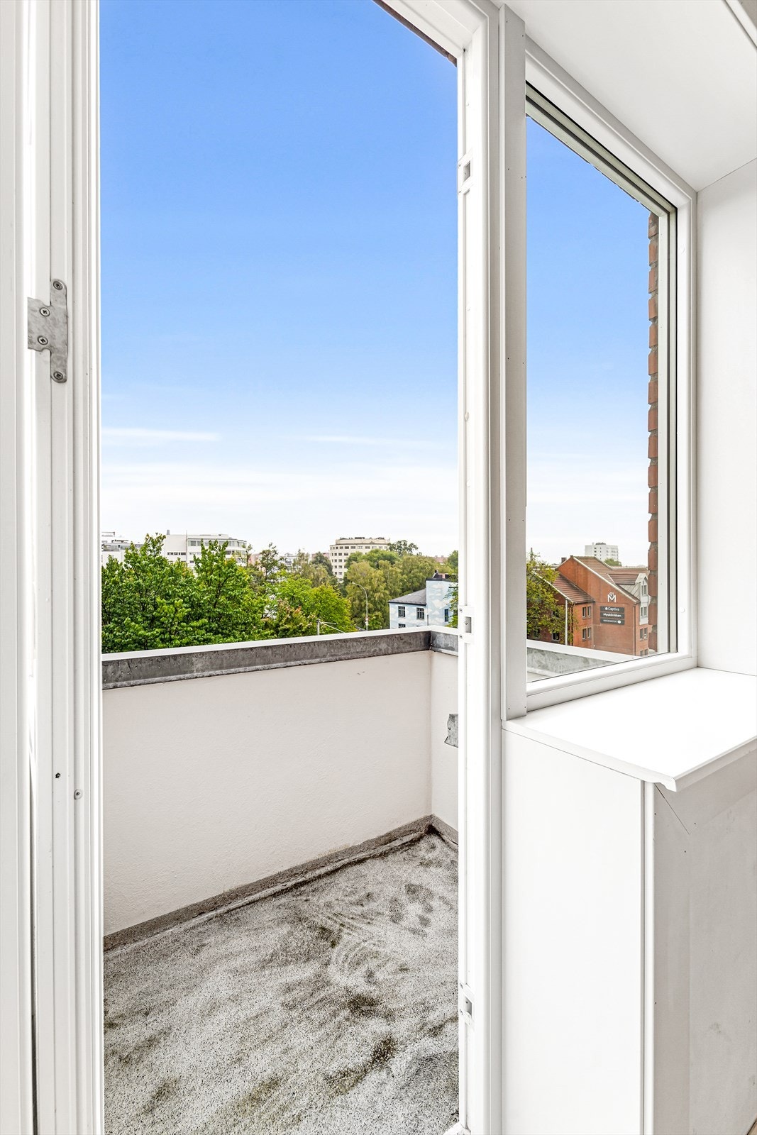 Fra stuen får du utgang til en herlig sydøstvendt balkong. Galleribilde