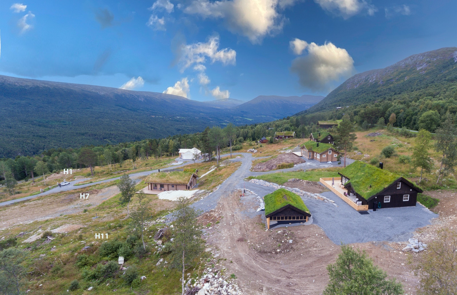 Tomtene ligger i slakk helling sørvendt og har flott utsikt Galleribilde