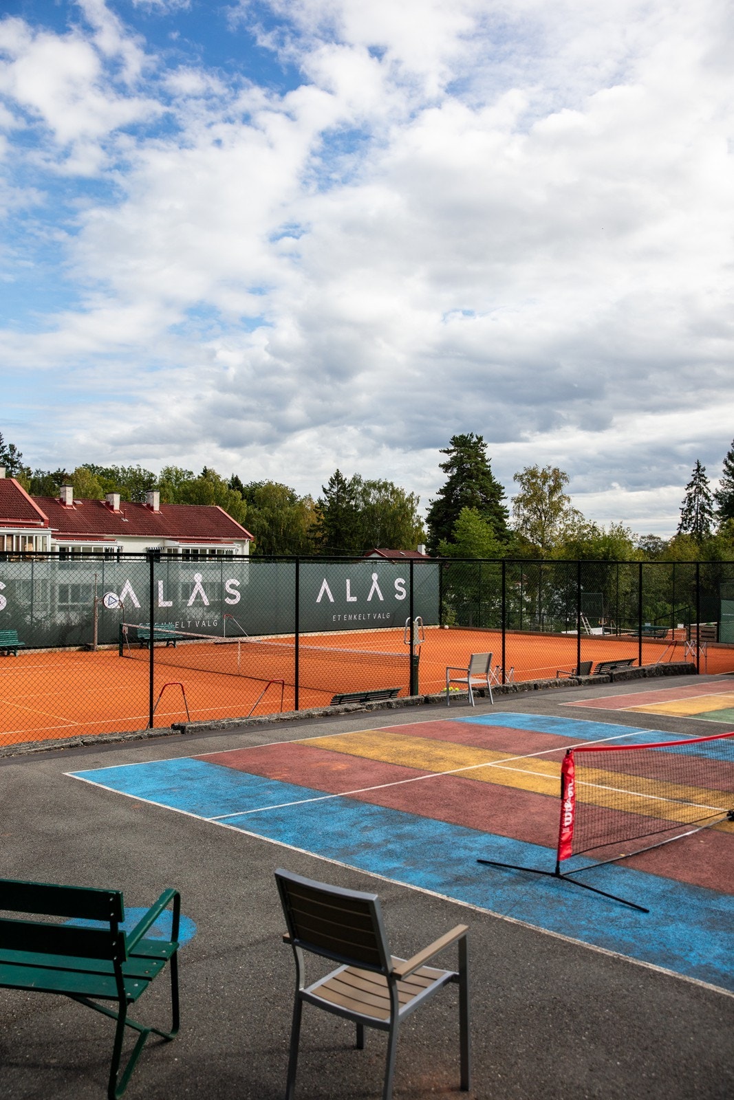 Holmenkollen tennisanlegg ligger like i nærheten Galleribilde
