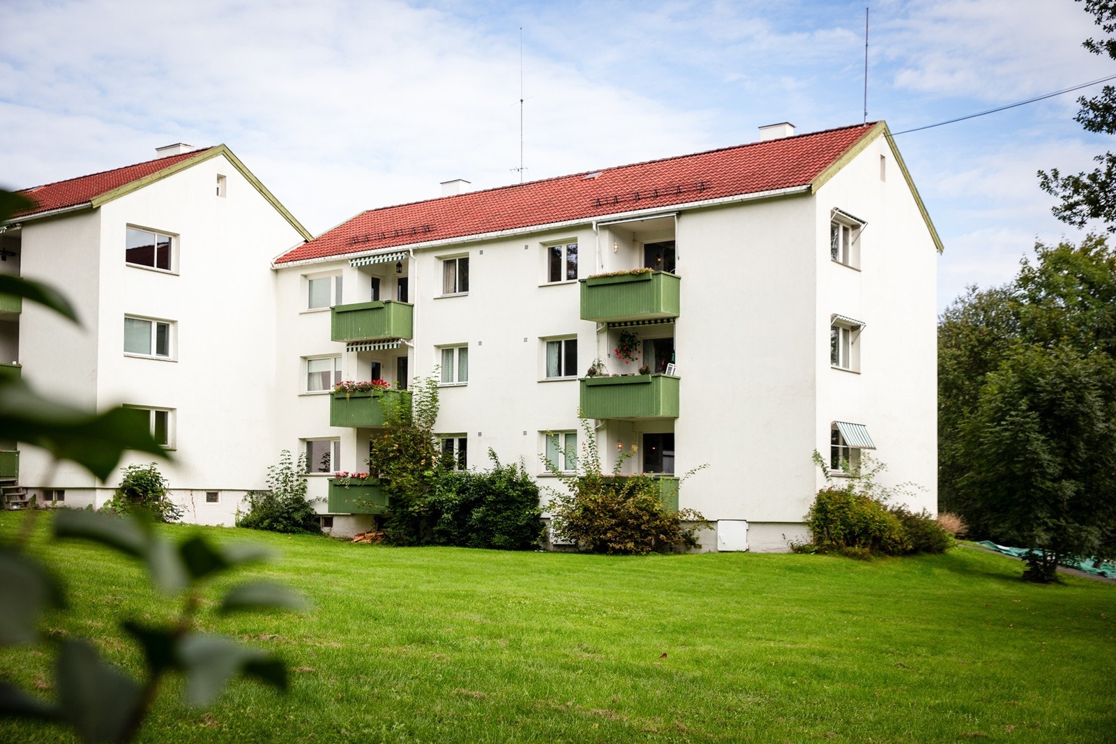 Leiligheten ligger øverst på hjørnet med vinduer på 3 sider og optimale solforhold Galleribilde