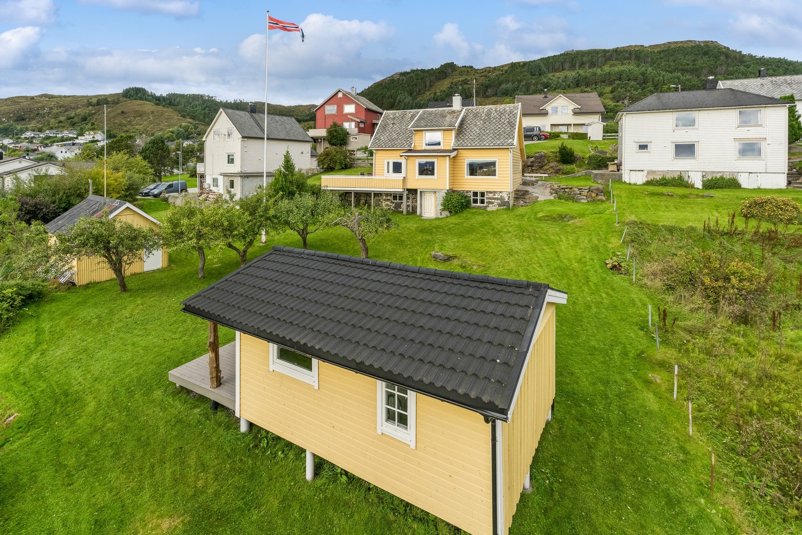 Gangavstand til butikker, barnehager og skoler i alle trinn. Galleribilde