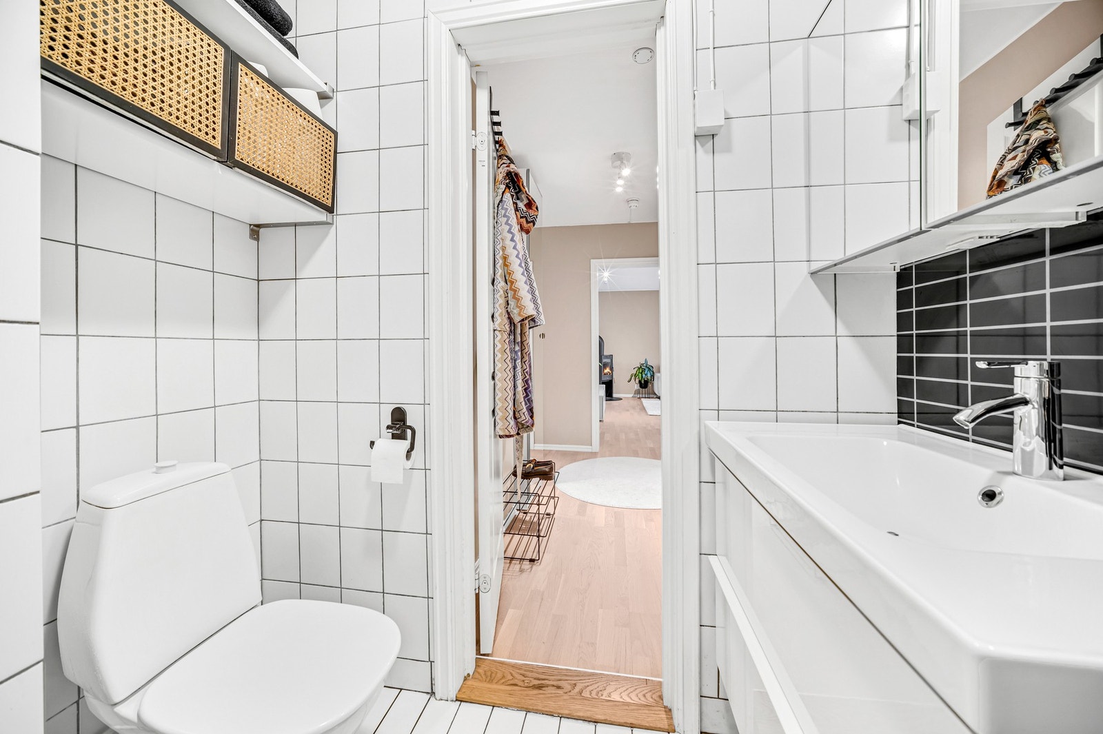 Badet er på ca. 2,8 m² Galleribilde