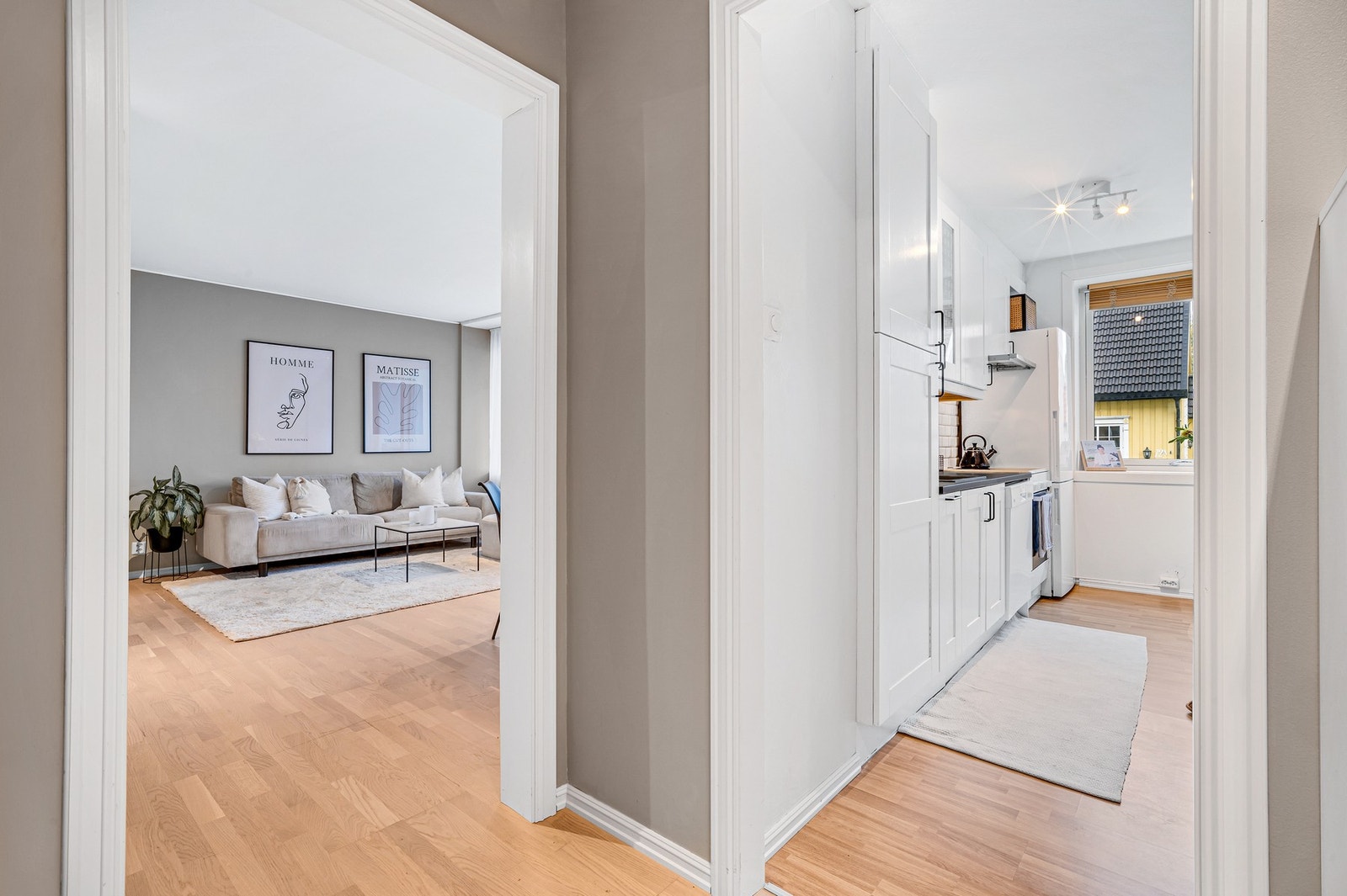 Leiligheten disponerer hele 3 boder i fellesarealer Galleribilde