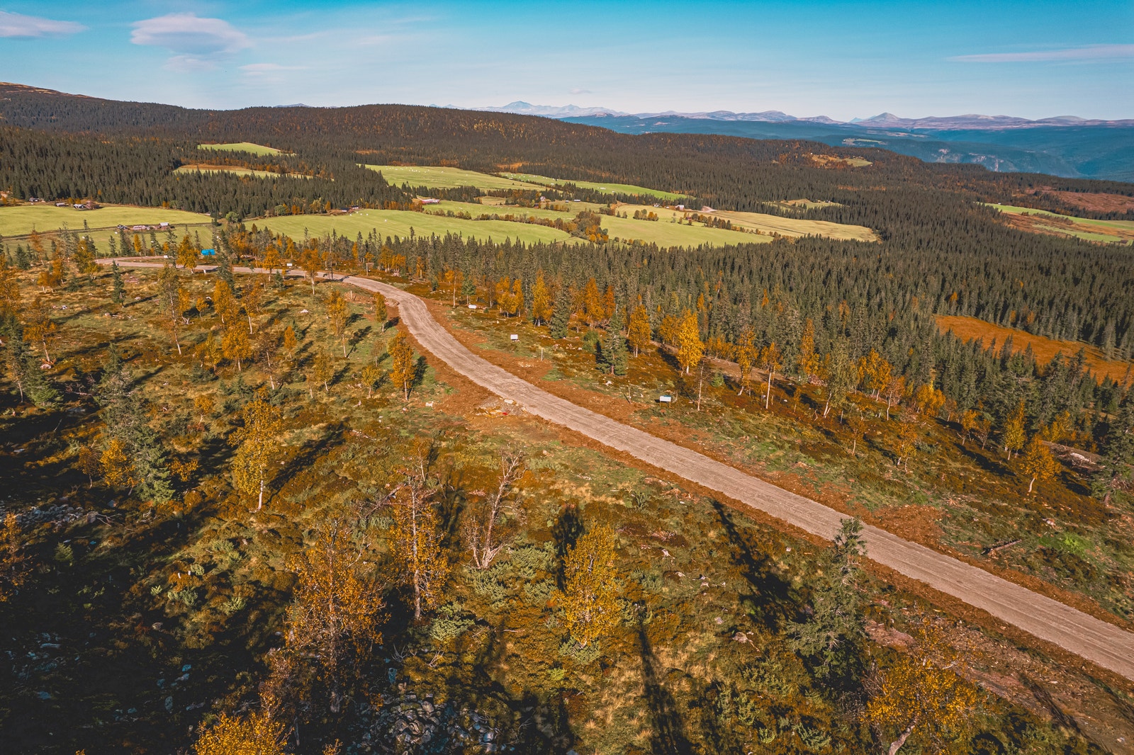 Et nasjonalromantisk hyttefelt, hvor hytta blir en rød tråd med naturen. Galleribilde