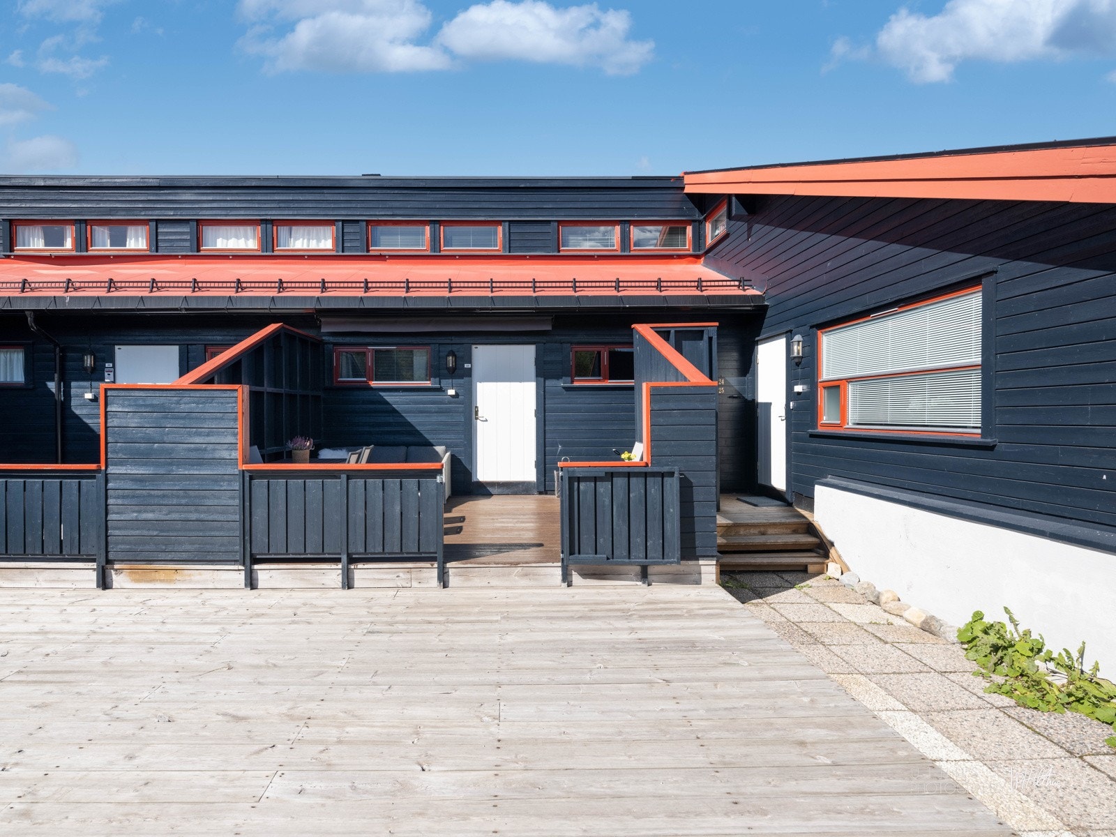 Stor uteplass ved inngangsparti Galleribilde