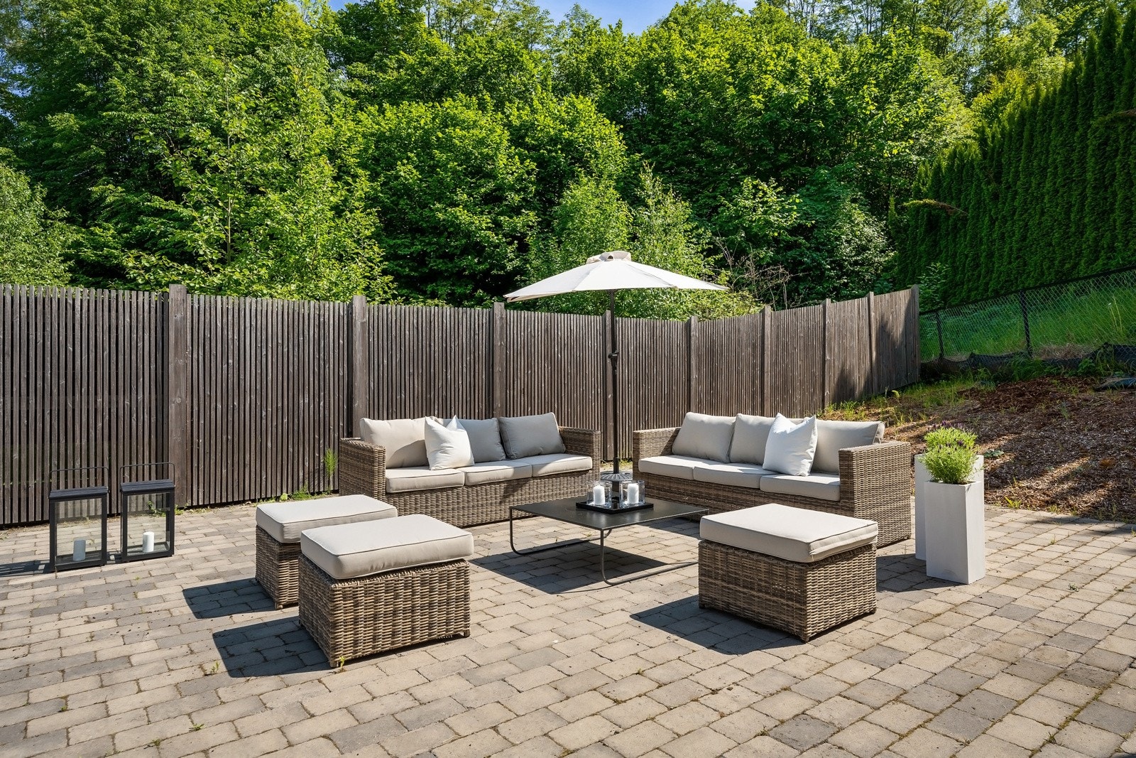 Terrassen er på ca. 123 kvm og ligger på østsiden av boligen Galleribilde